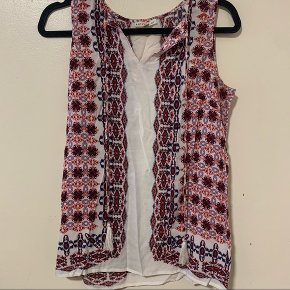 Patterned Keyhole Tank - Picture 1 of 5